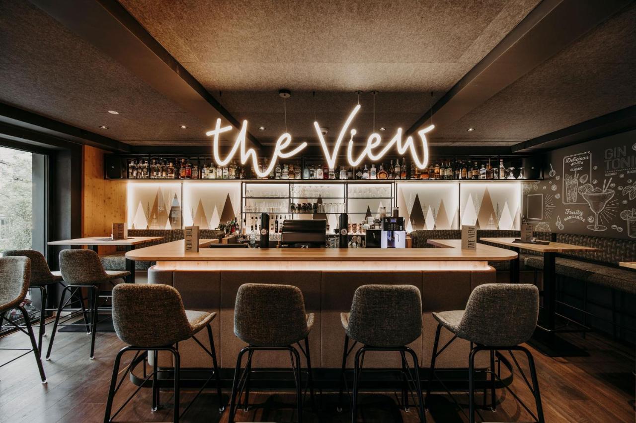 The View - Barrückwand